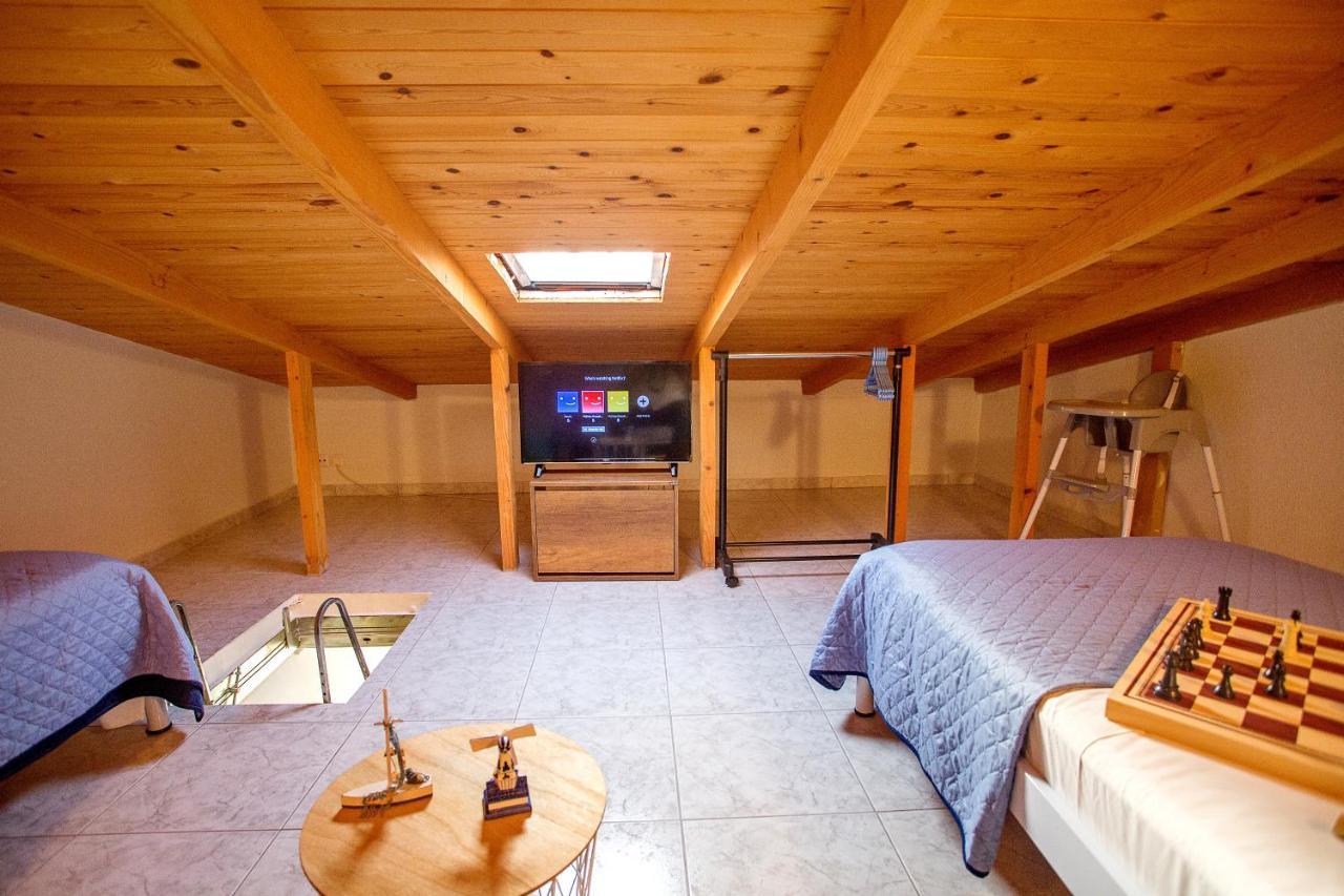 Holiday House Ioanna 2 - Loft Néa Péramos Esterno foto