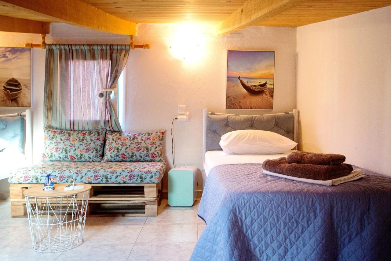 Holiday House Ioanna 2 - Loft Néa Péramos Esterno foto